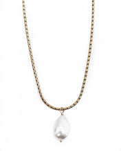 Daphne Pearl Pendant Necklace || 16"