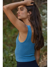 The V Neck Seamless Cropped Tanks