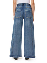 Aiden Relaxed Barrel Jeans