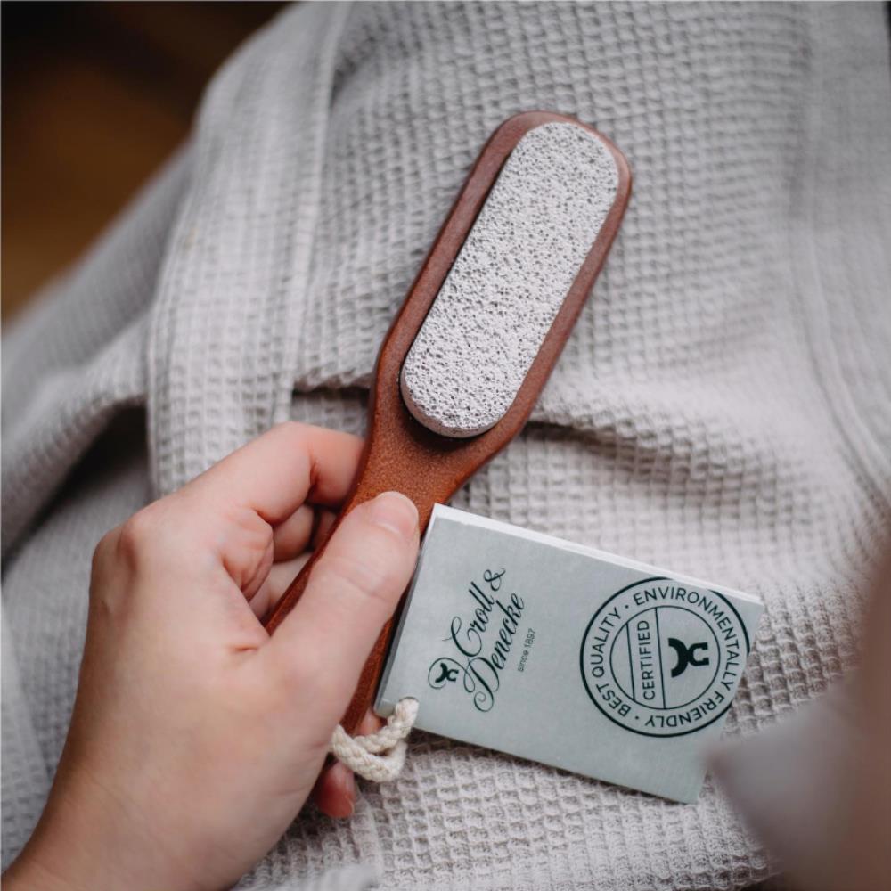 Handle Brush with Pumice