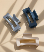 Juni Blues Hair Claw