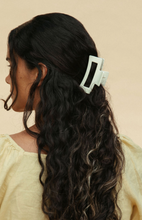 Juni Blues Hair Claw